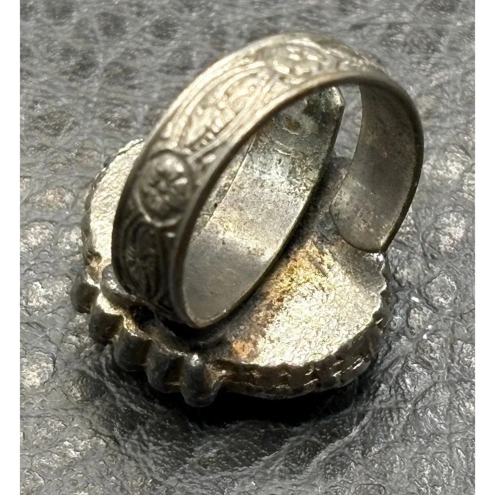Vintage Virgin Mary Miraculous Medal Glass Cameo Iridescent Ring Silver Tone